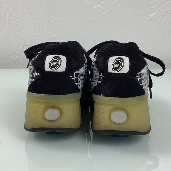 Wheely’s Heelys lighted sneakers with wheels roller skates shoes kids size 6 EUC - Picture 7 of 16